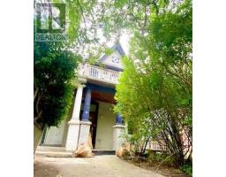 2 - 157 HURON STREET