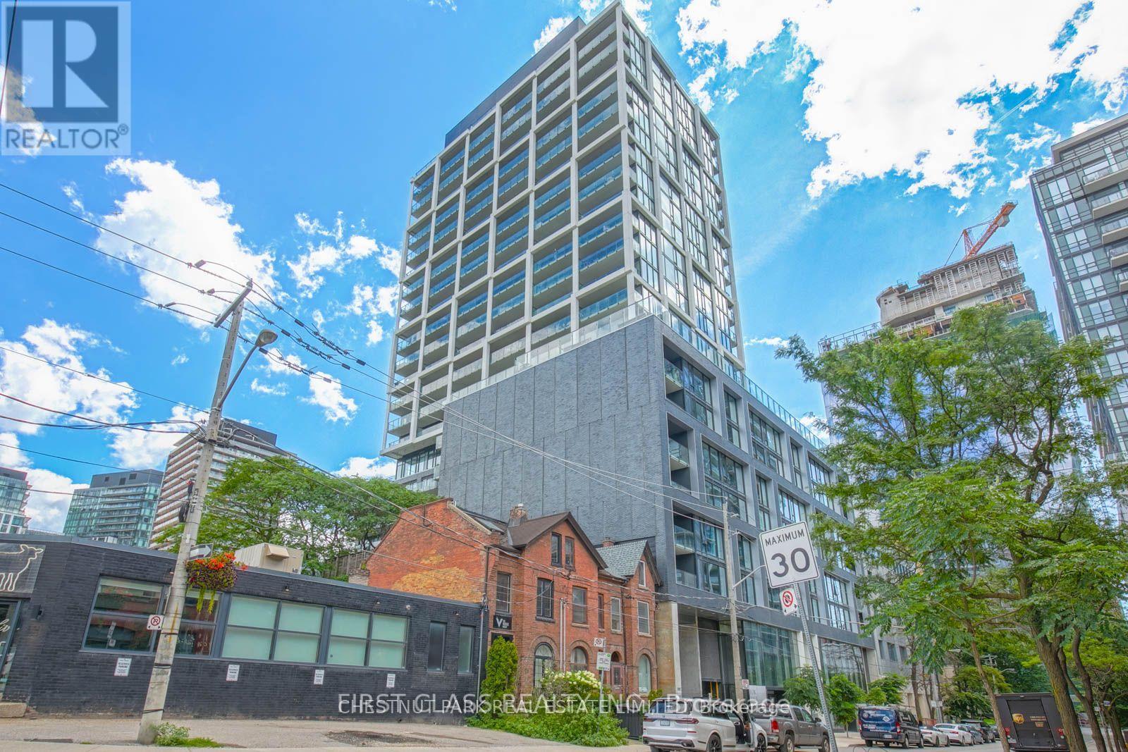 2004 - 55 ONTARIO STREET, Toronto, Ontario