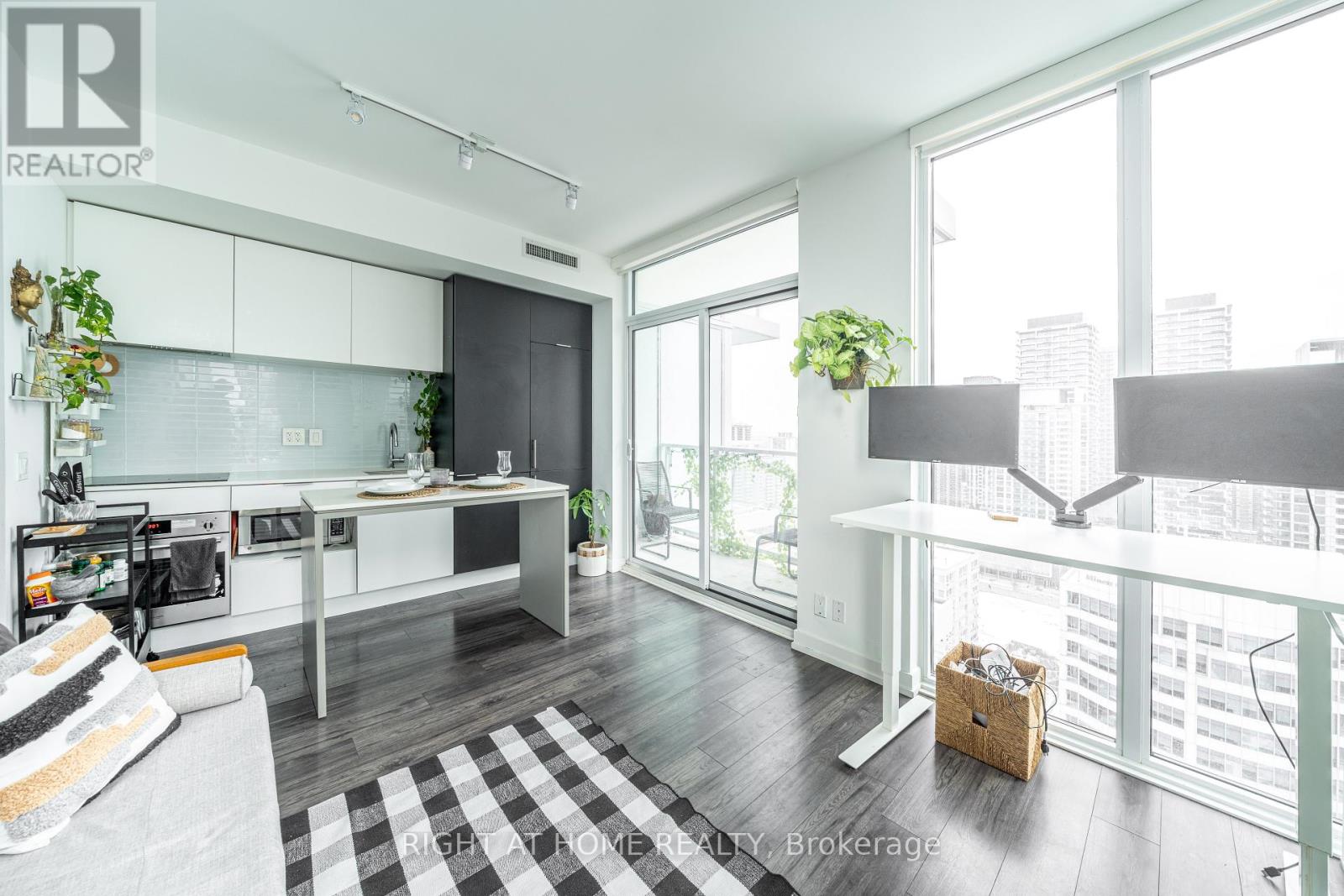 1806 - 33 Helendale Avenue, Toronto, Ontario  M4R 0A4 - Photo 3 - C12605250