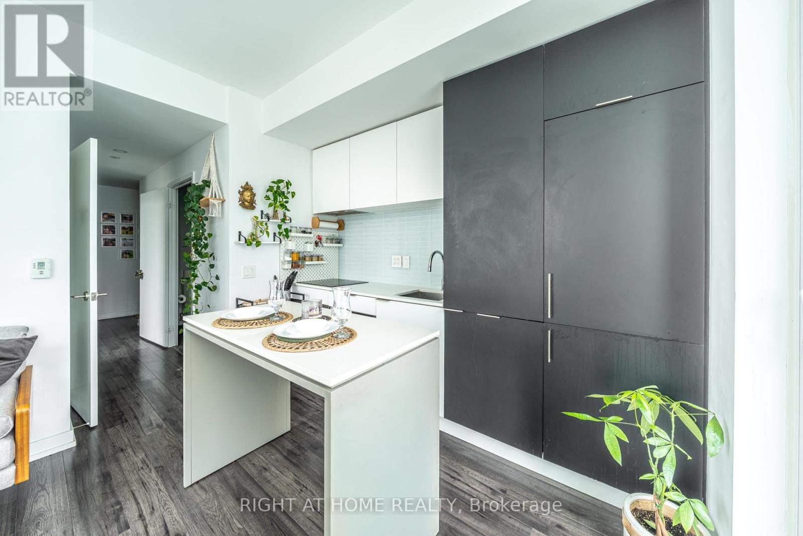 1806 - 33 Helendale Avenue, Toronto, Ontario  M4R 0A4 - Photo 8 - C12605250