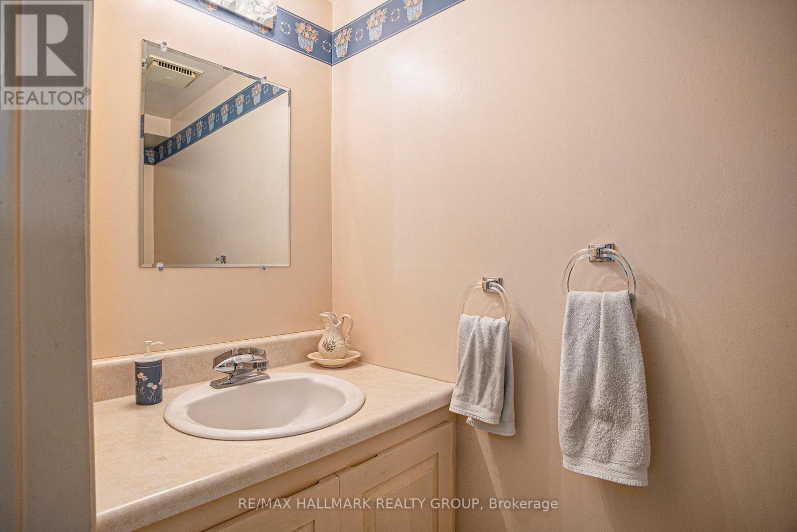 2023 Vincent Street, Ottawa, Ontario K1G 2M8 - Photo 16 - X12421966