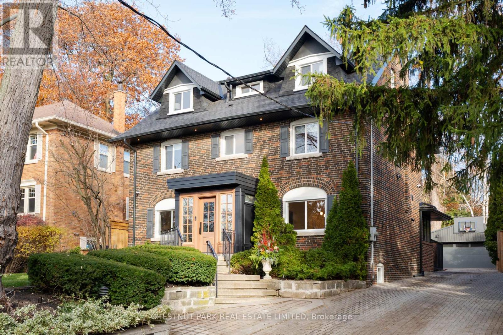 35 WEYBOURNE CRESCENT, Toronto, Ontario