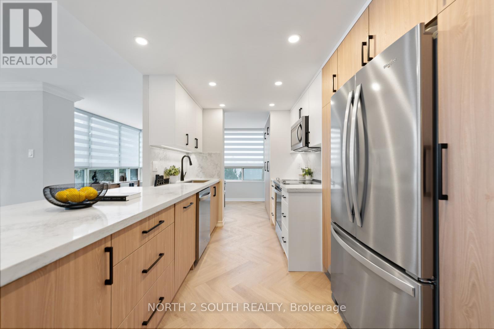 304 - 7 Townsgate Drive, Vaughan, Ontario  L4J 7Z9 - Photo 11 - N12605040