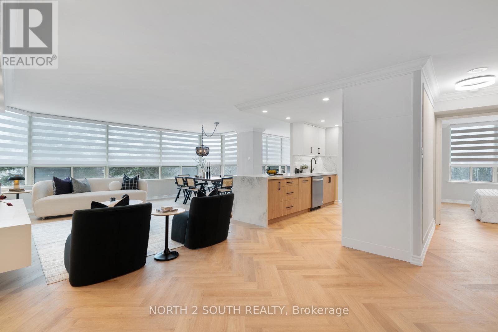 304 - 7 Townsgate Drive, Vaughan, Ontario  L4J 7Z9 - Photo 2 - N12605040