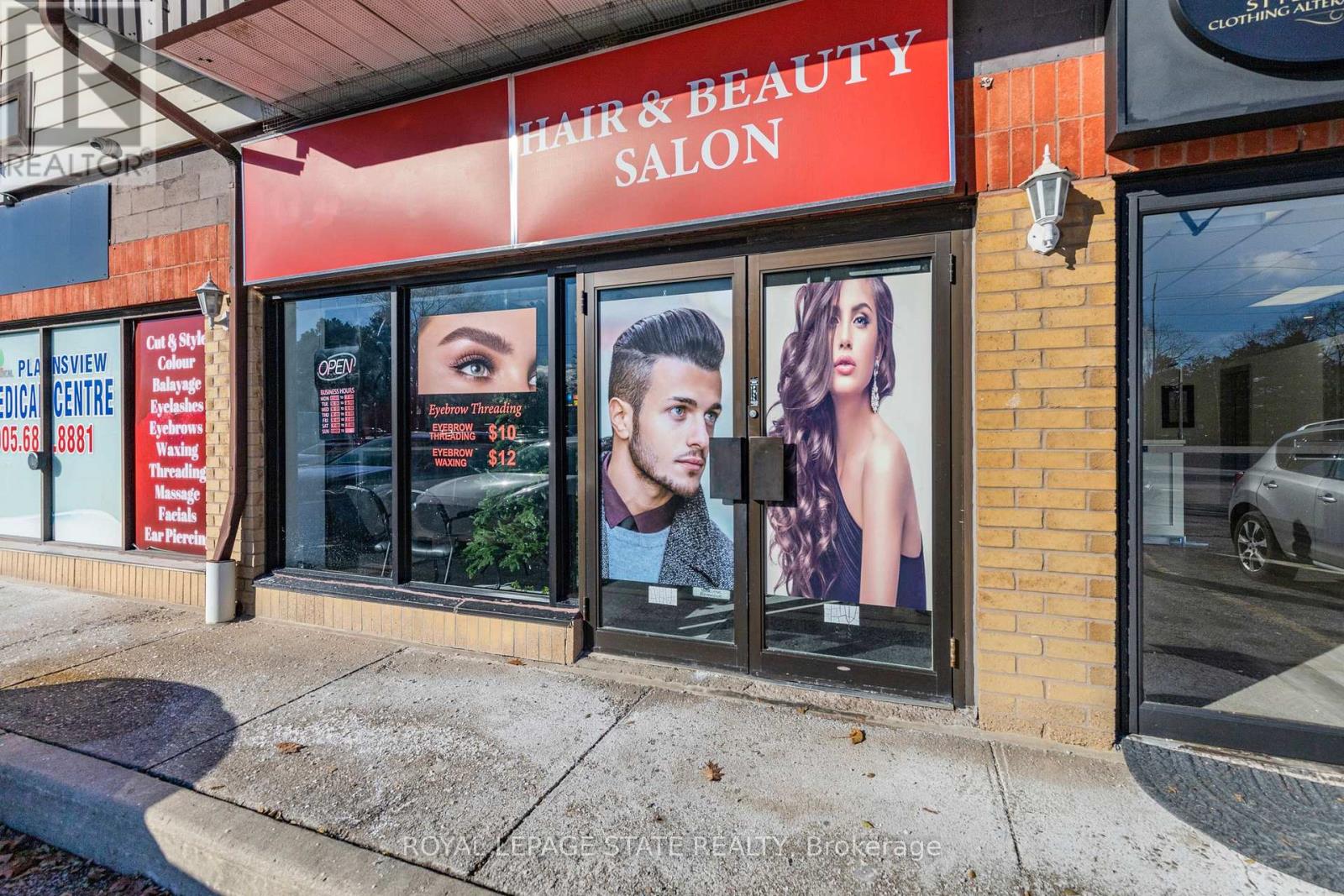 665 Plains Road E, Burlington, Ontario  L7T 2E8 - Photo 2 - W12605076