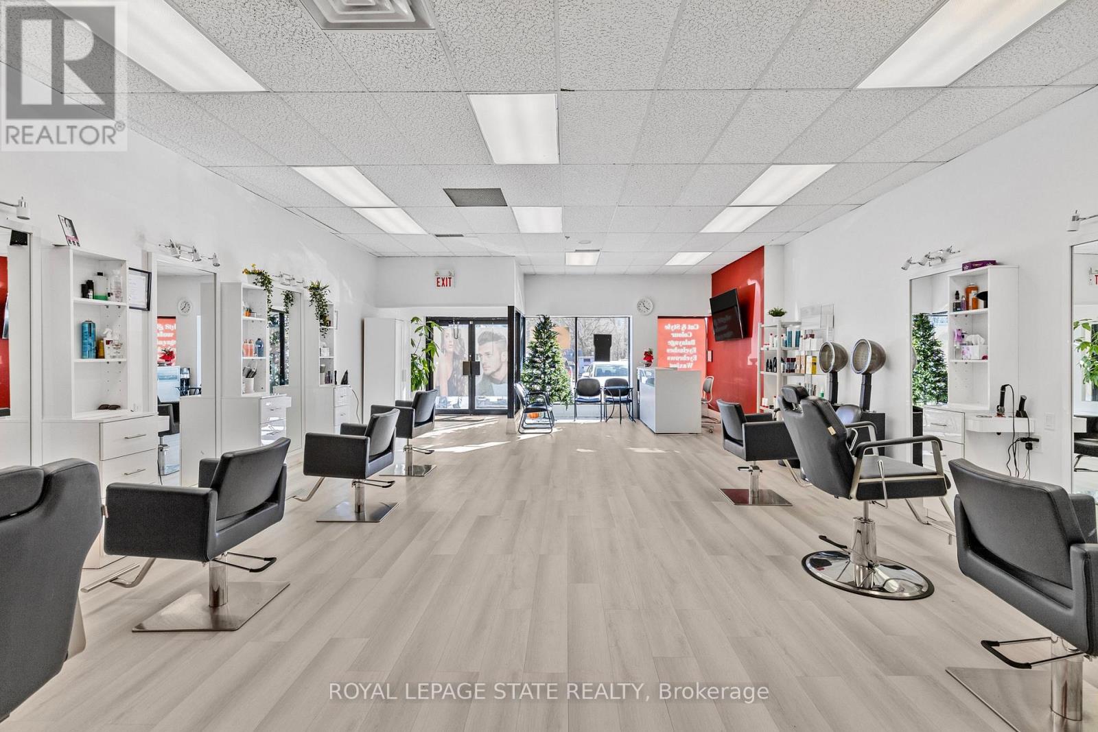 665 Plains Road E, Burlington, Ontario  L7T 2E8 - Photo 24 - W12605076