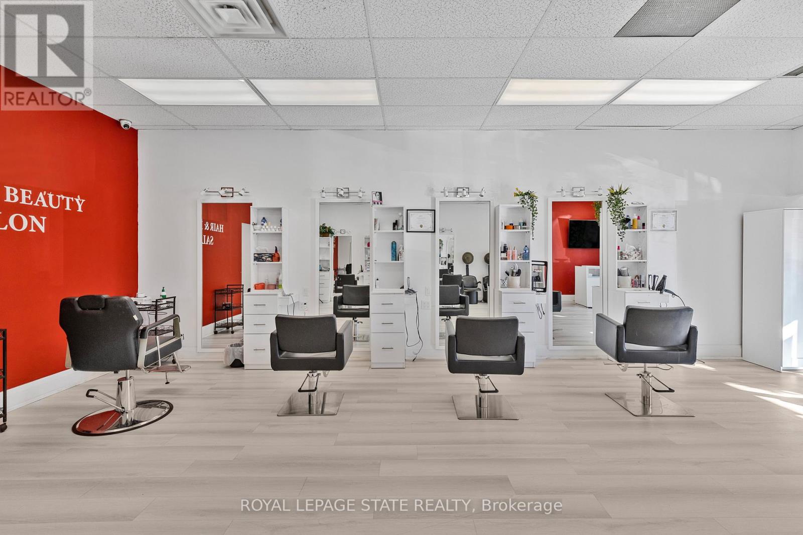 665 Plains Road E, Burlington, Ontario  L7T 2E8 - Photo 26 - W12605076