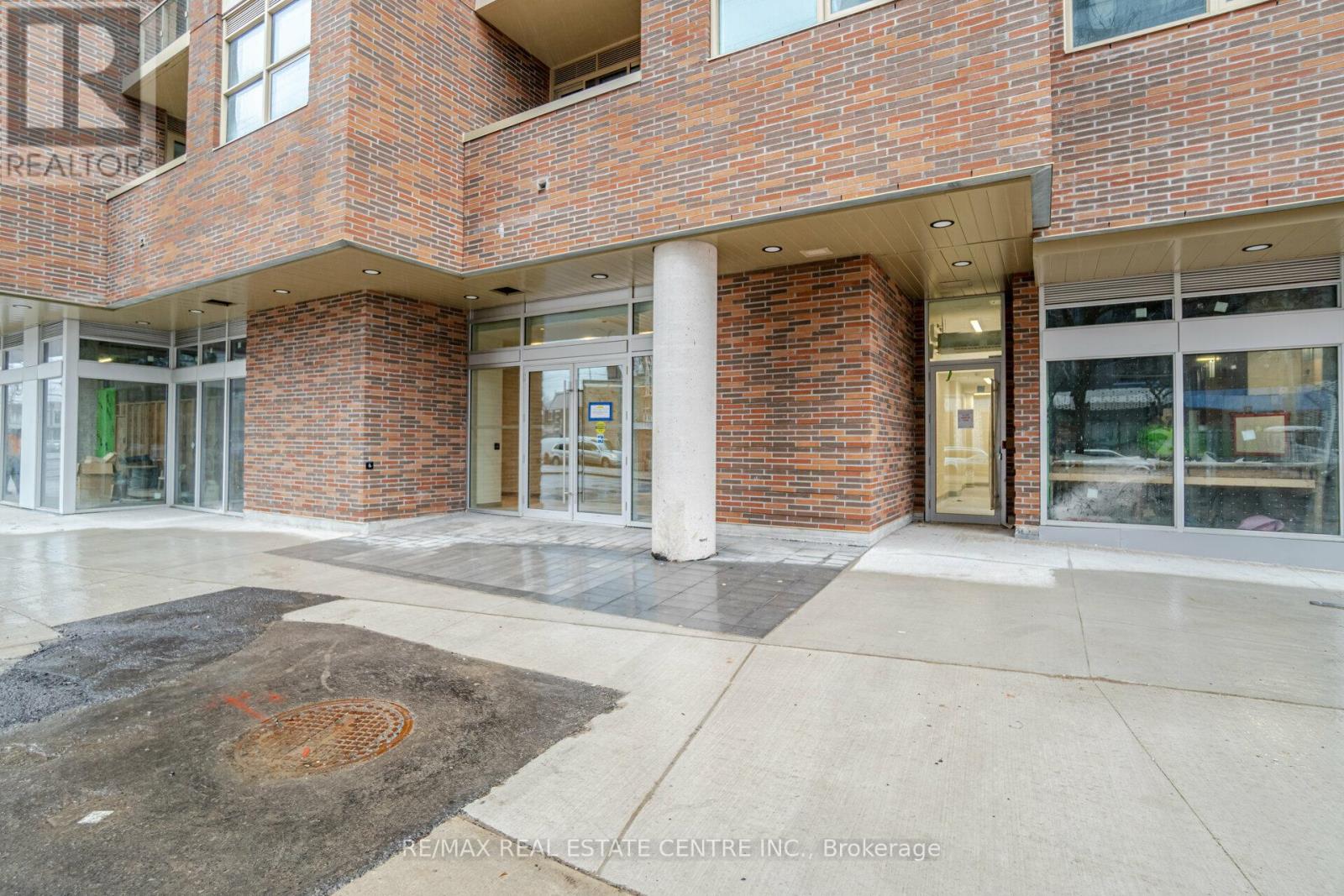 405 - 1787 St Clair Avenue, Toronto, Ontario  M6N 0B7 - Photo 2 - W12605110