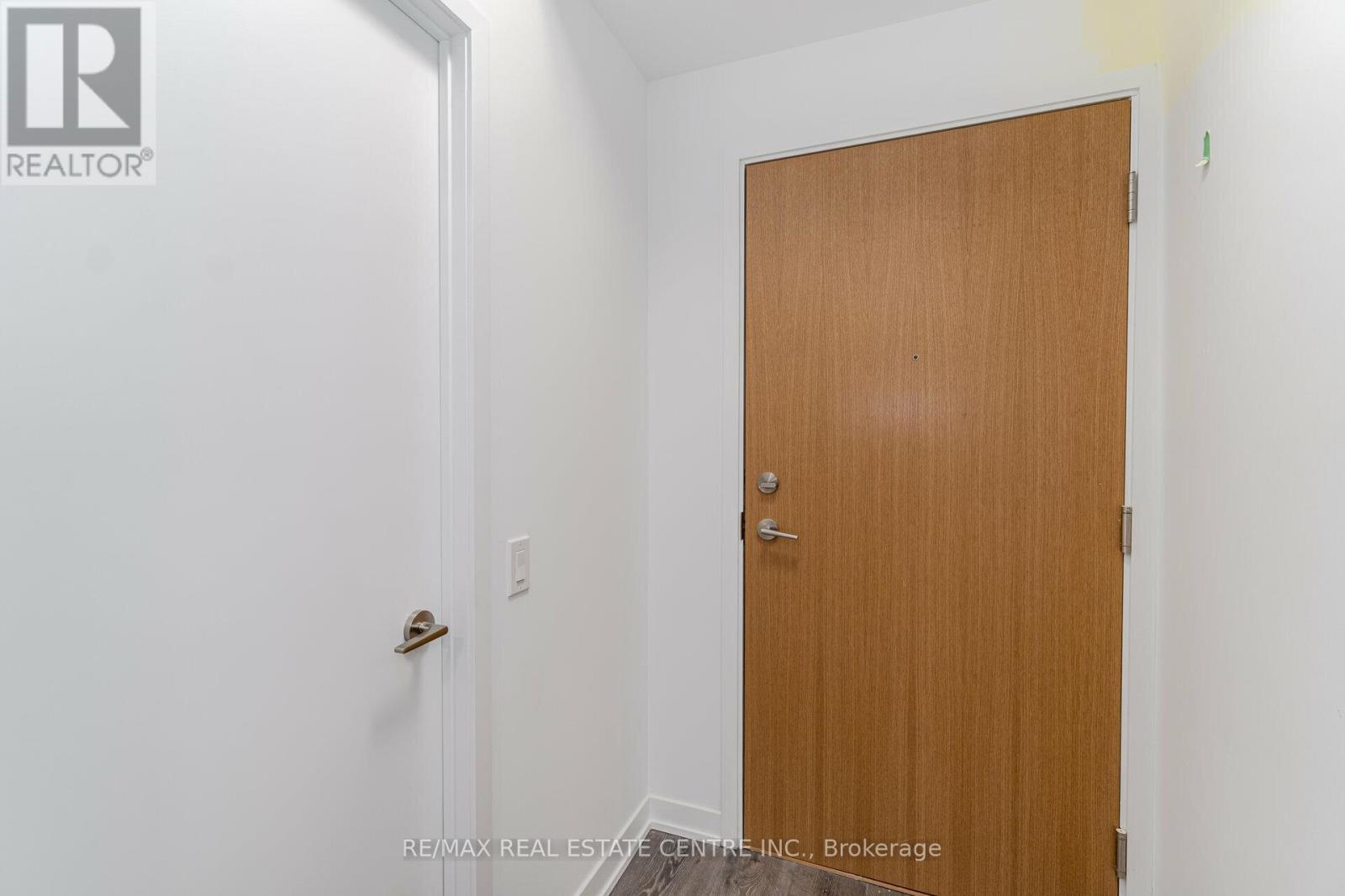 405 - 1787 St Clair Avenue, Toronto, Ontario  M6N 0B7 - Photo 5 - W12605110