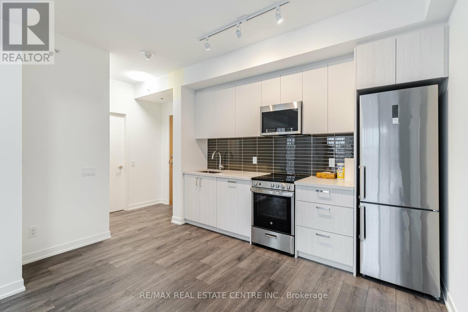 405 - 1787 St Clair Avenue, Toronto, Ontario  M6N 0B7 - Photo 6 - W12605110