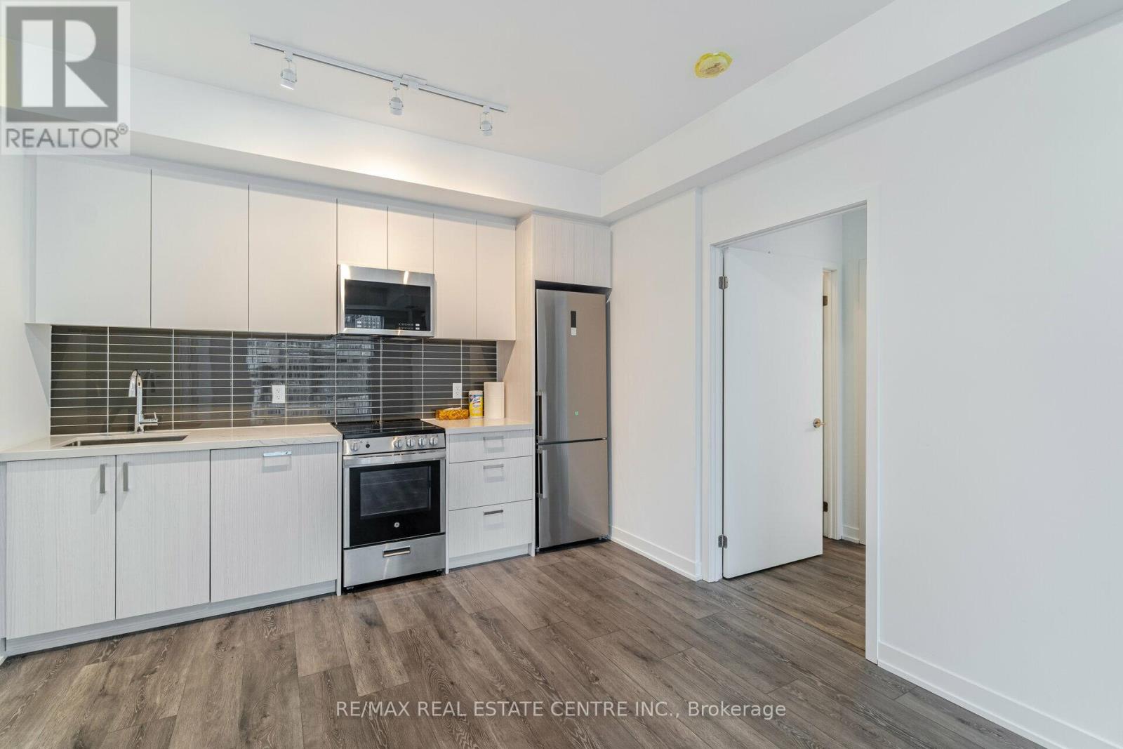 405 - 1787 St Clair Avenue, Toronto, Ontario  M6N 0B7 - Photo 7 - W12605110