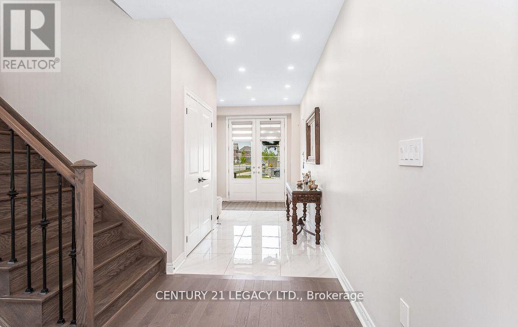 35 Farringdon Crescent, Brampton, Ontario  L7A 4Z6 - Photo 12 - W12605152