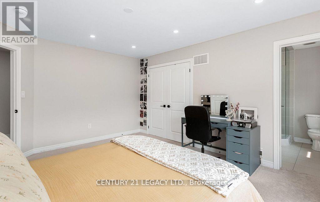 35 Farringdon Crescent, Brampton, Ontario  L7A 4Z6 - Photo 35 - W12605152