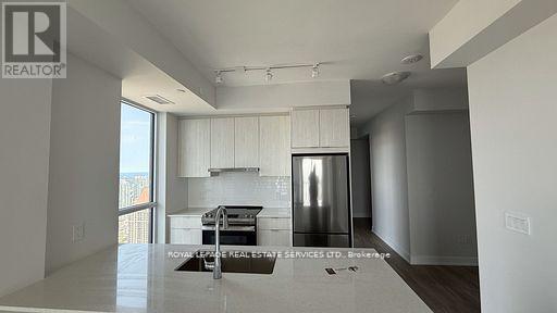 4311 - 430 Square One Drive, Mississauga, Ontario  L5B 0L6 - Photo 12 - W12605154