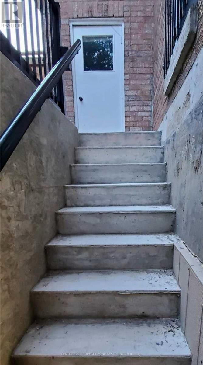 Bsmt - 19 Hall Crescent, Brampton (Northwood Park), Ontario  L6X 3J8 - Photo 2 - W12605156