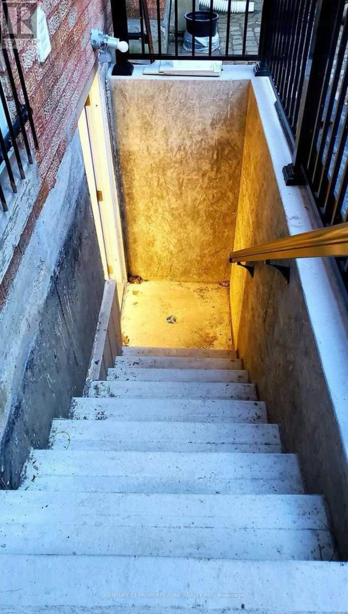 Bsmt - 19 Hall Crescent, Brampton (Northwood Park), Ontario  L6X 3J8 - Photo 3 - W12605156