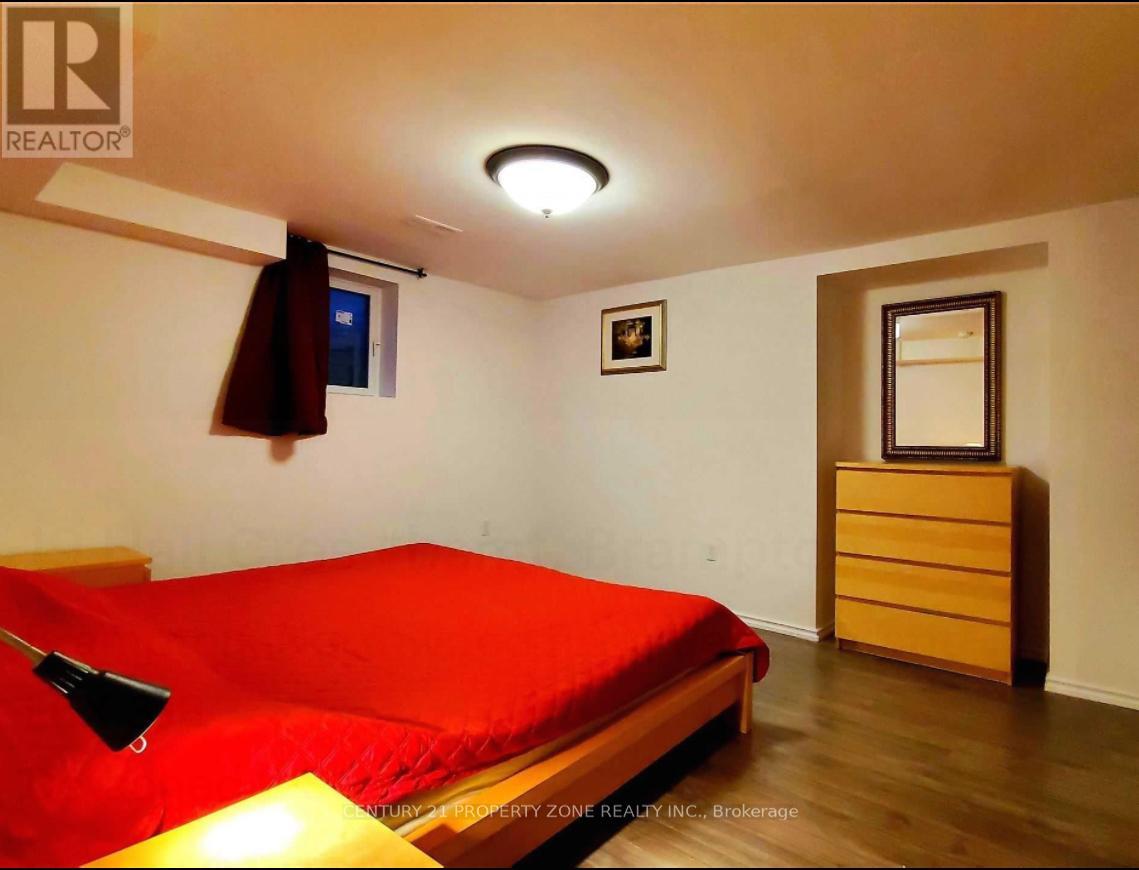 Bsmt - 19 Hall Crescent, Brampton (Northwood Park), Ontario  L6X 3J8 - Photo 9 - W12605156