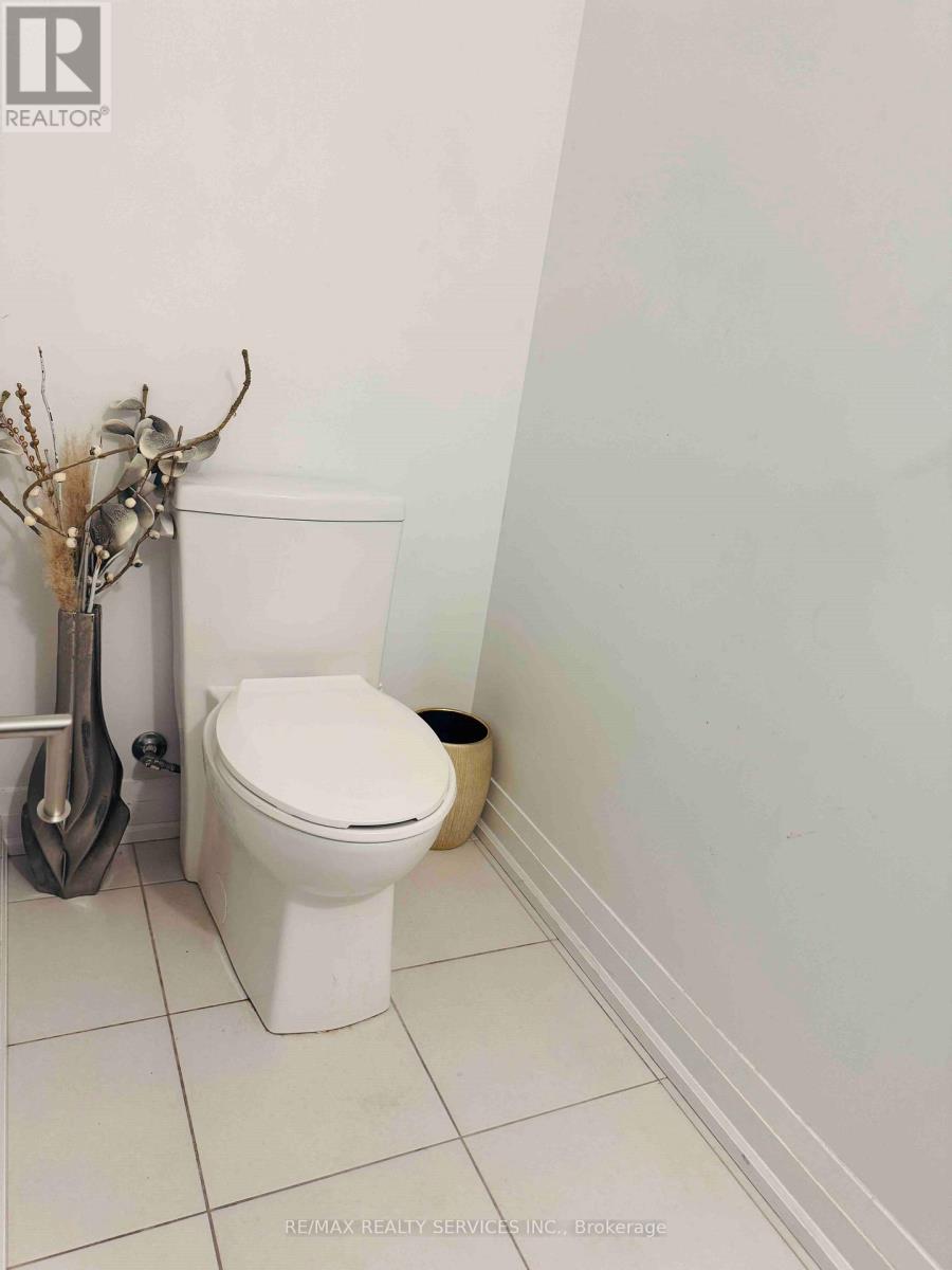 303 - 95 Attmar Drive, Brampton, Ontario  L6P 0Y6 - Photo 13 - W12605192