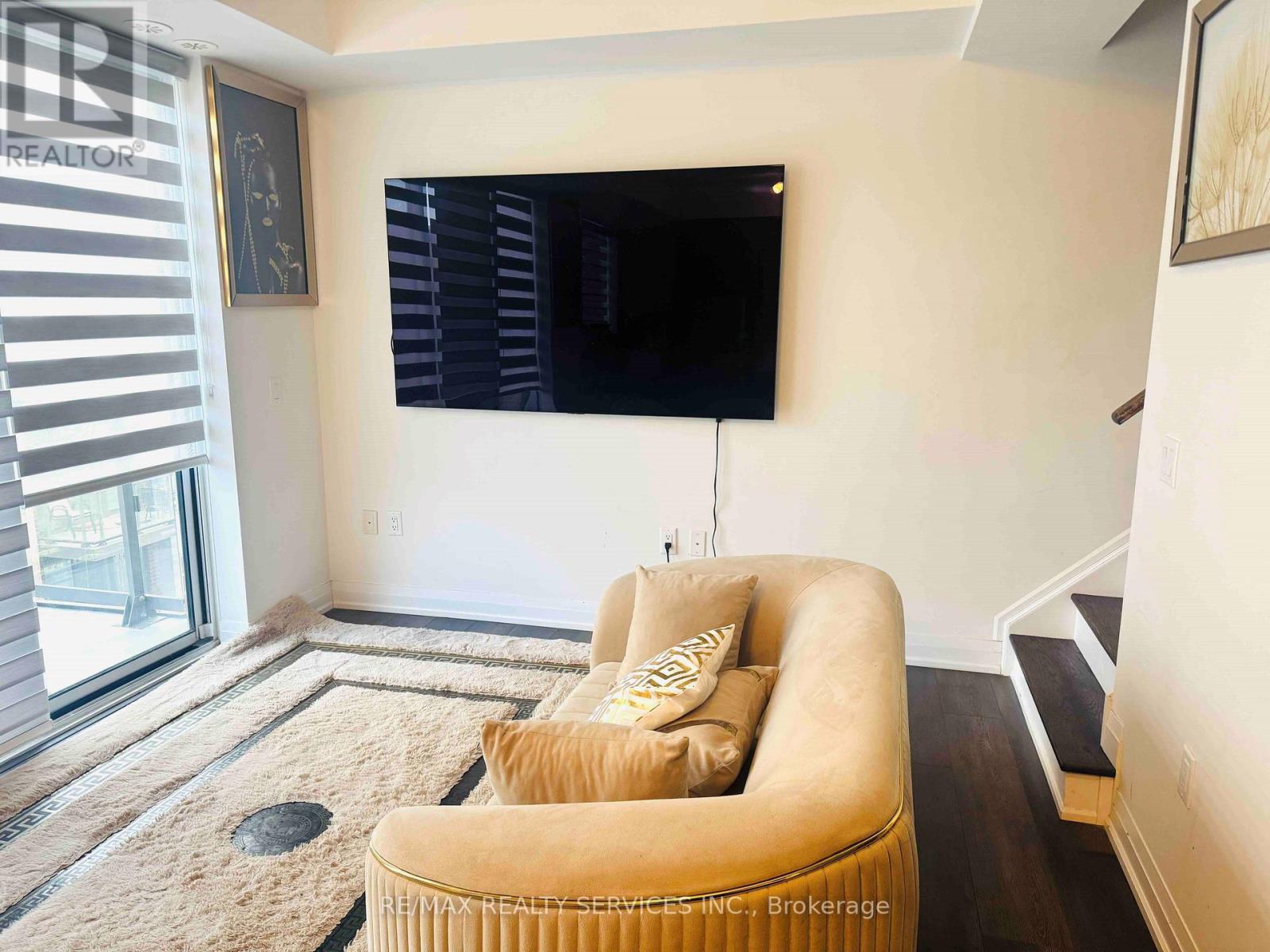 303 - 95 Attmar Drive, Brampton, Ontario  L6P 0Y6 - Photo 4 - W12605192