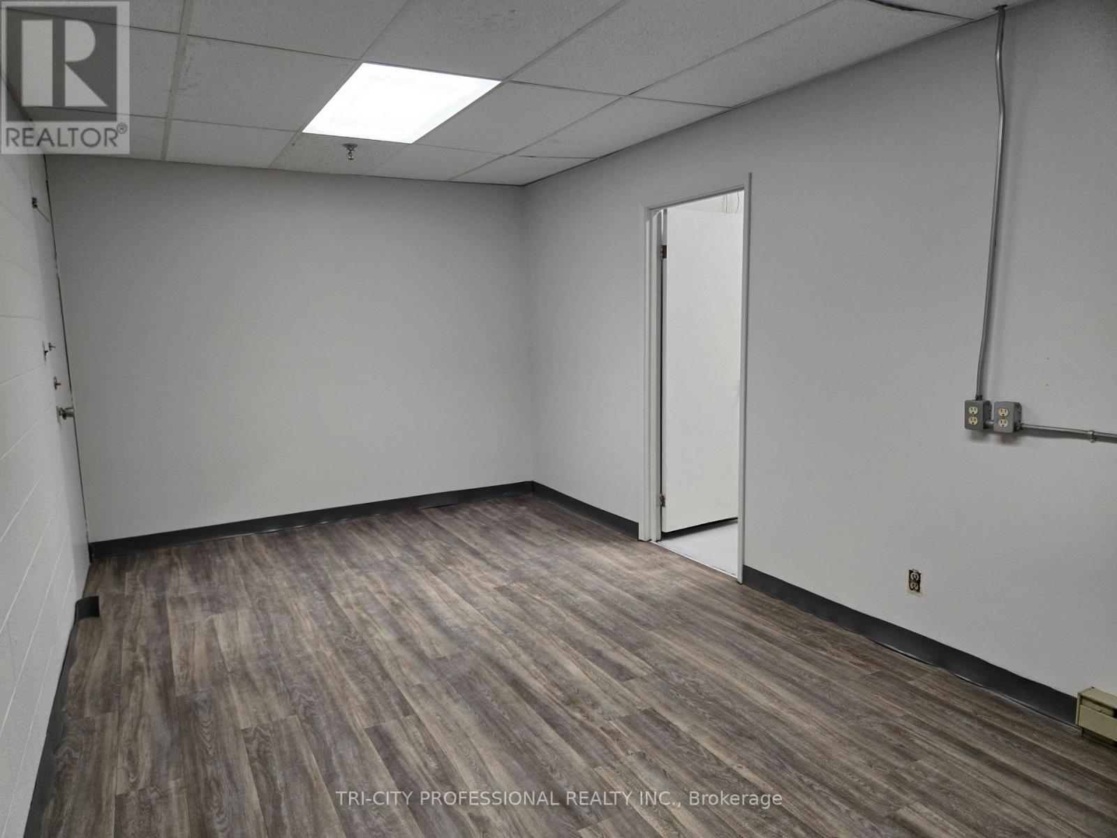 8 - 8 Melanie Drive, Brampton, Ontario  L6T 4K8 - Photo 3 - W12605228