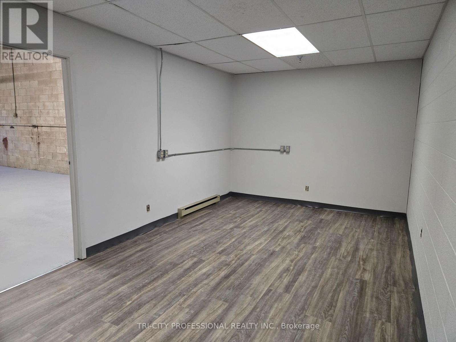 8 - 8 Melanie Drive, Brampton, Ontario  L6T 4K8 - Photo 4 - W12605228