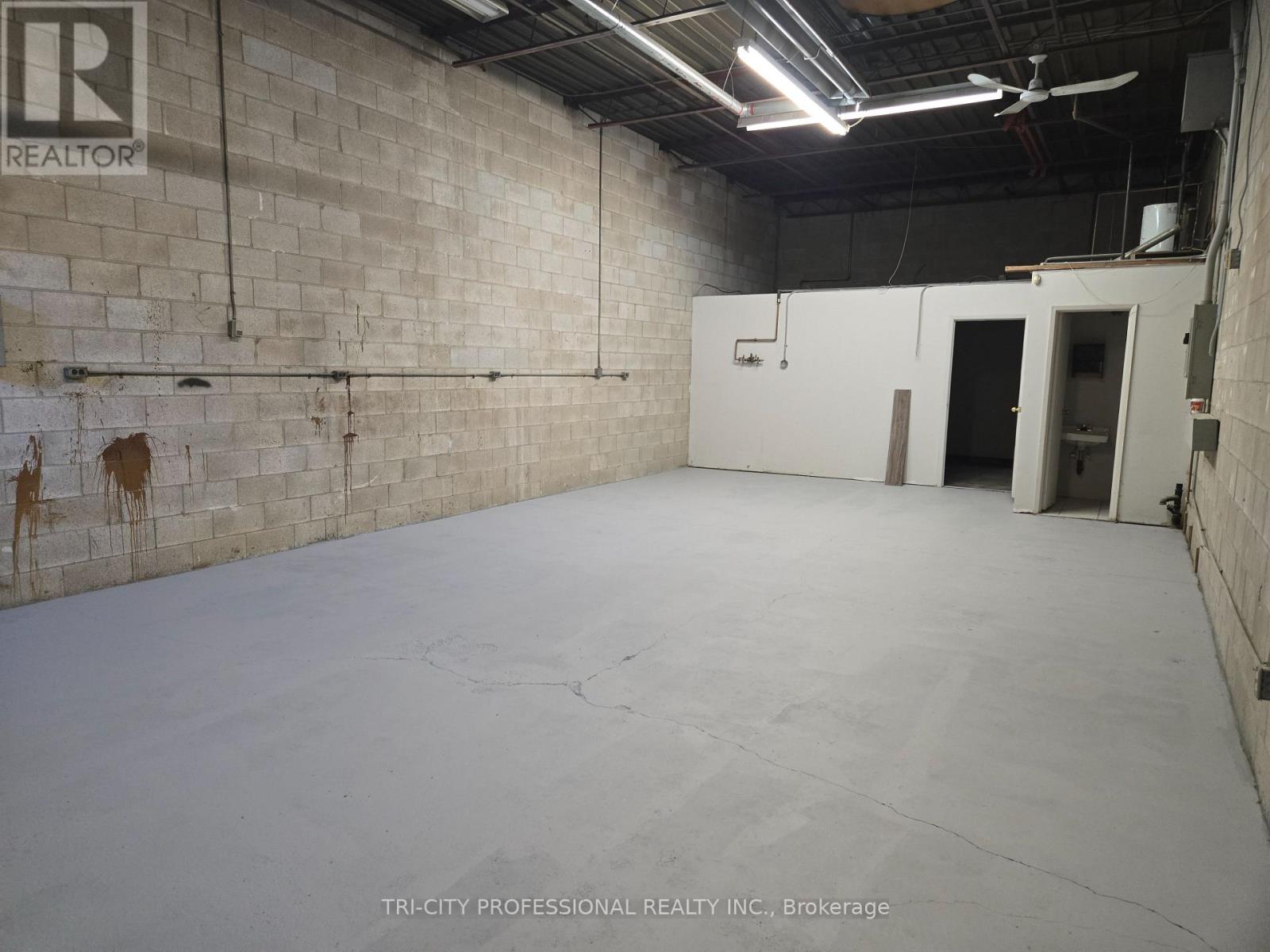 8 - 8 Melanie Drive, Brampton, Ontario  L6T 4K8 - Photo 5 - W12605228