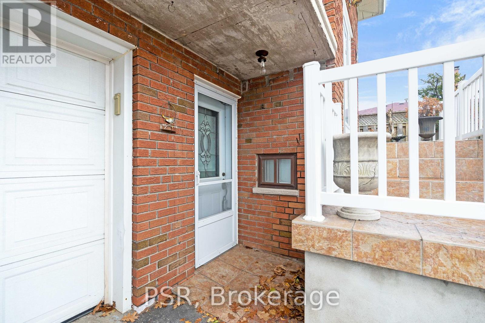 60 Bamford Crescent, Toronto, Ontario  M3N 1T8 - Photo 6 - W12605252