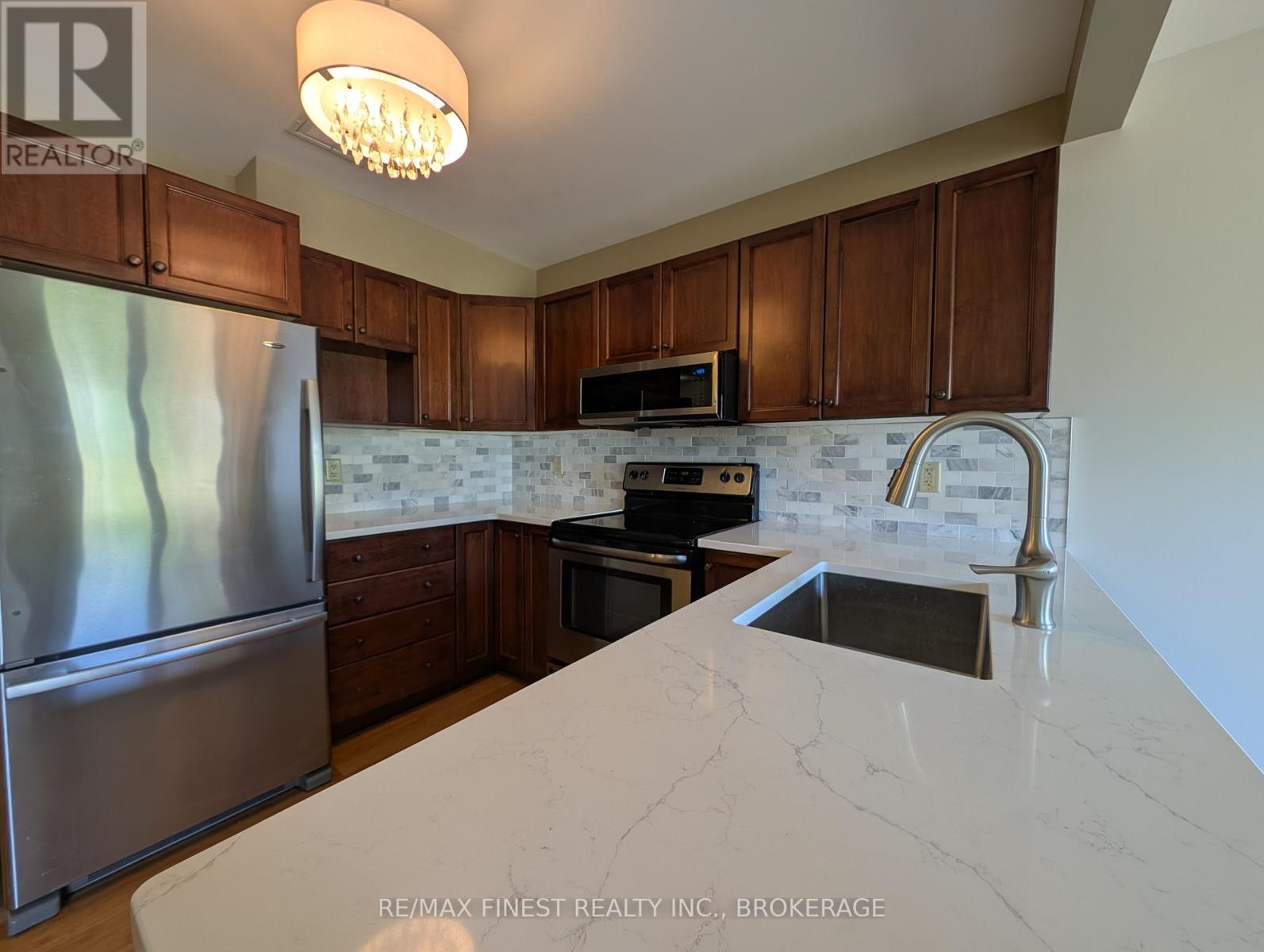 944 Swanfield Street, Kingston, Ontario  K7M 0A5 - Photo 8 - X12604932