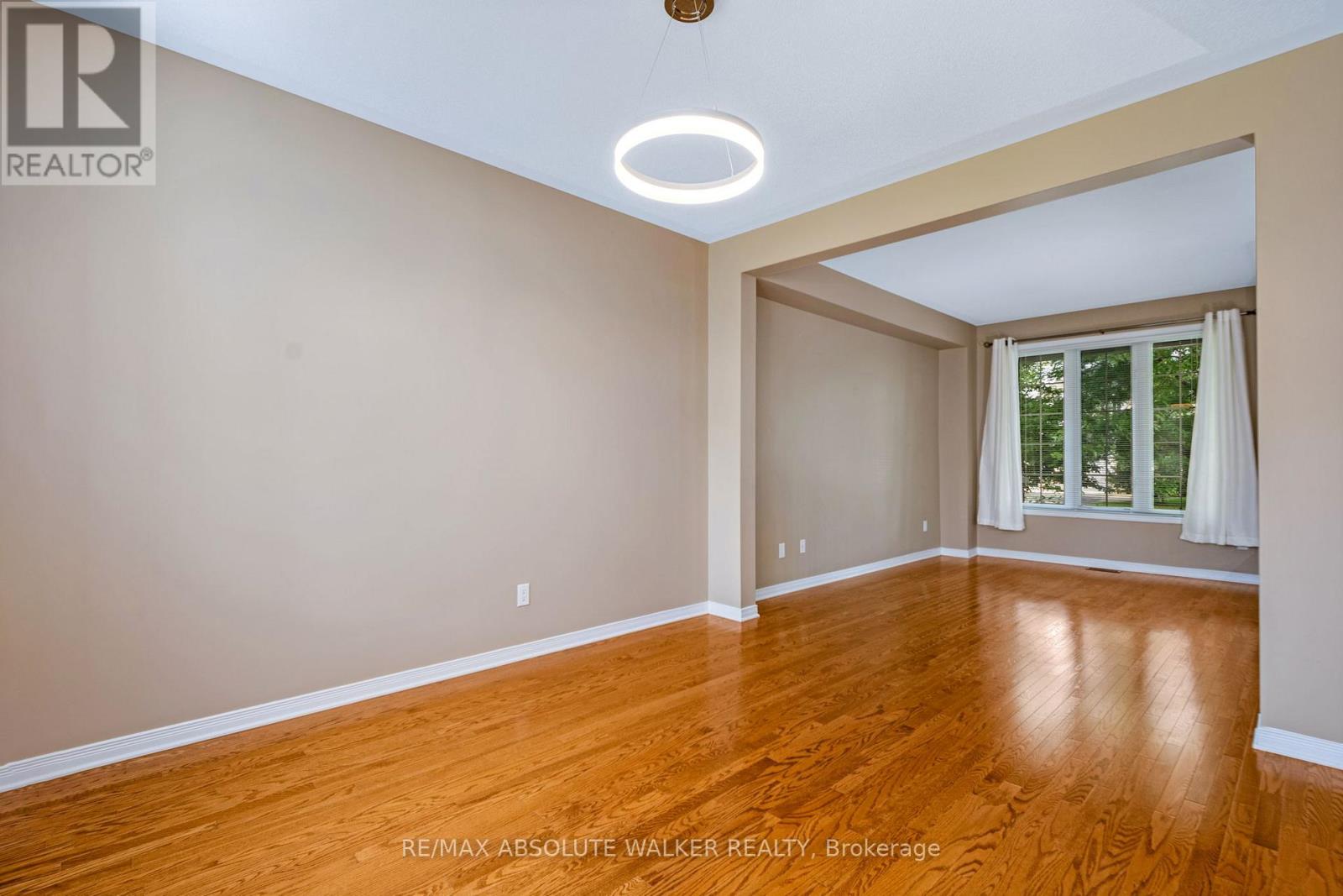 321 Upcountry Drive, Ottawa, Ontario K2S 2H6 - Photo 10 - X12602644