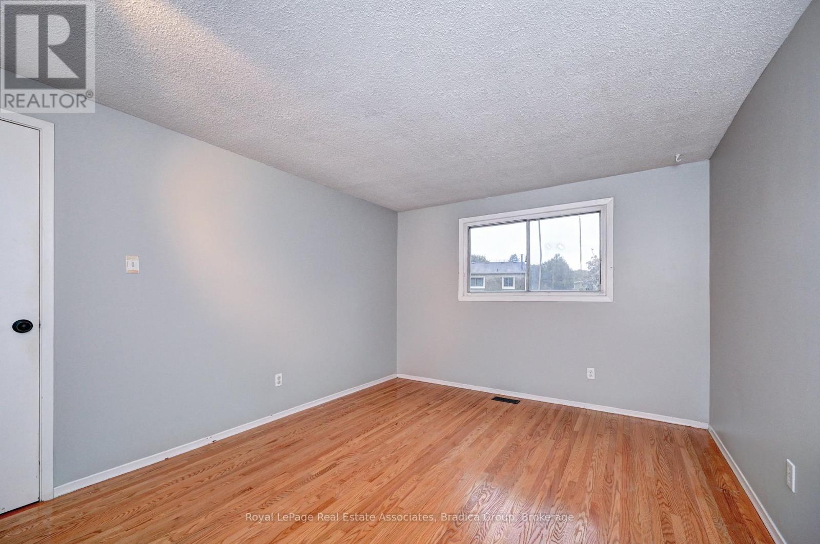 22 Berwick Place, Kitchener, Ontario  N2A 2R7 - Photo 9 - X12605206