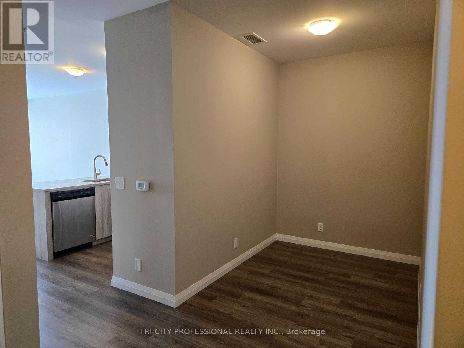 1710 - 104 Garment Street, Kitchener, Ontario  N2G 2B3 - Photo 9 - X12605208