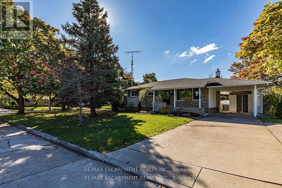 12 Ridley Heights Drive, St. Catharines, Ontario  L2S 2J2 - Photo 3 - X12605214