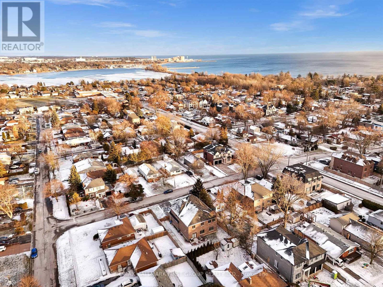 752 Hillview Crescent, Pickering, Ontario L1W 2S1 - Photo 3 - E12603564