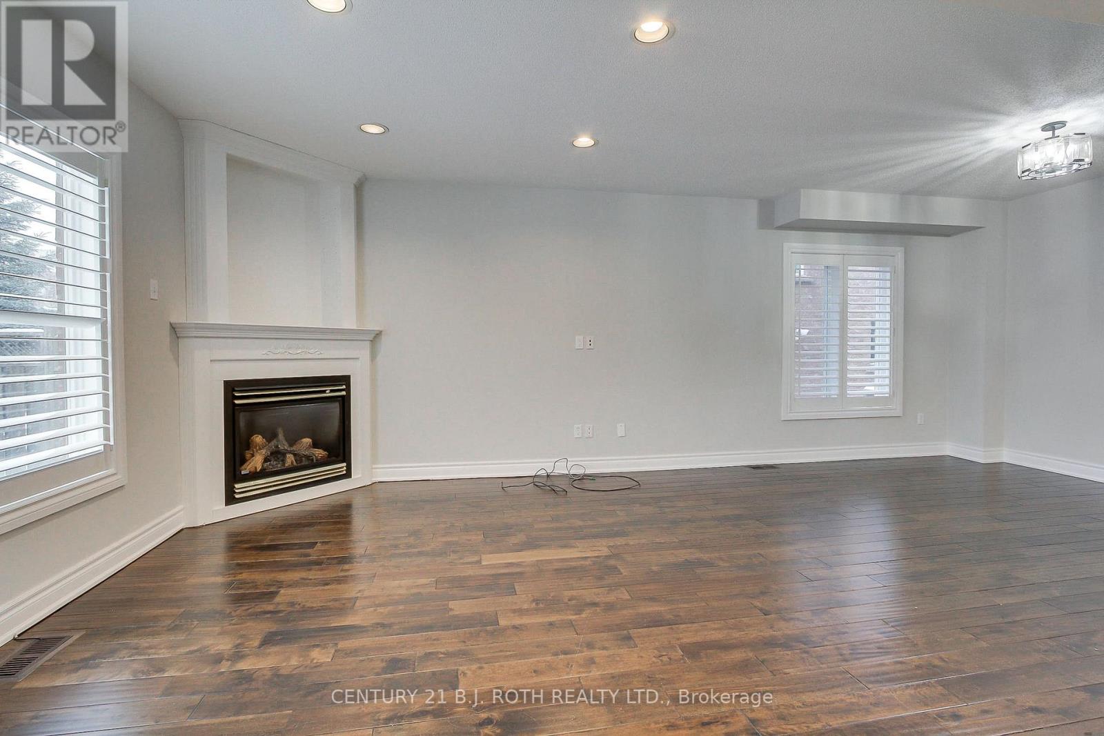 285 Mcbride Crescent, Newmarket, Ontario L3X 2W4 - Photo 11 - N12598038