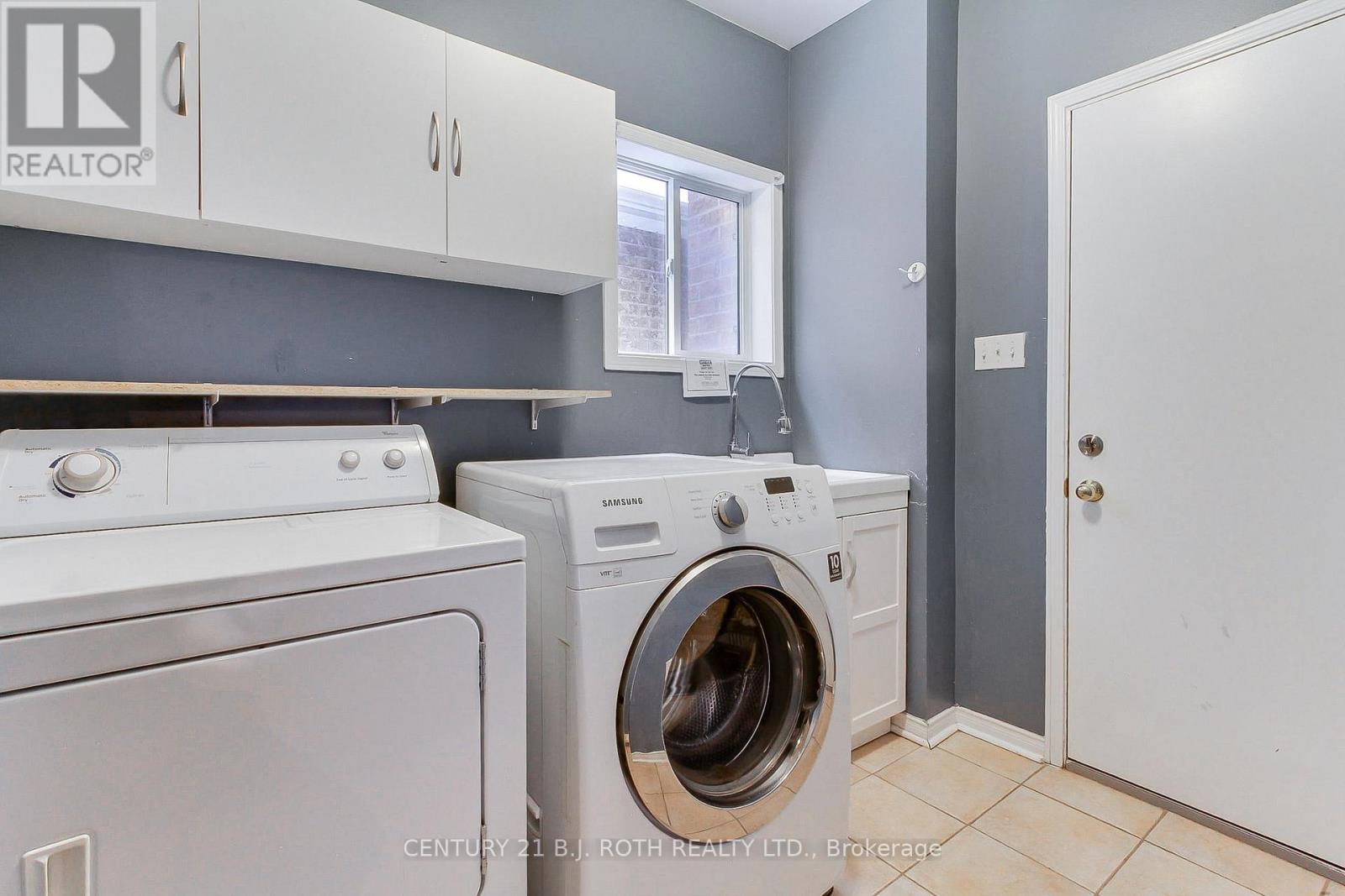 285 Mcbride Crescent, Newmarket, Ontario L3X 2W4 - Photo 13 - N12598038