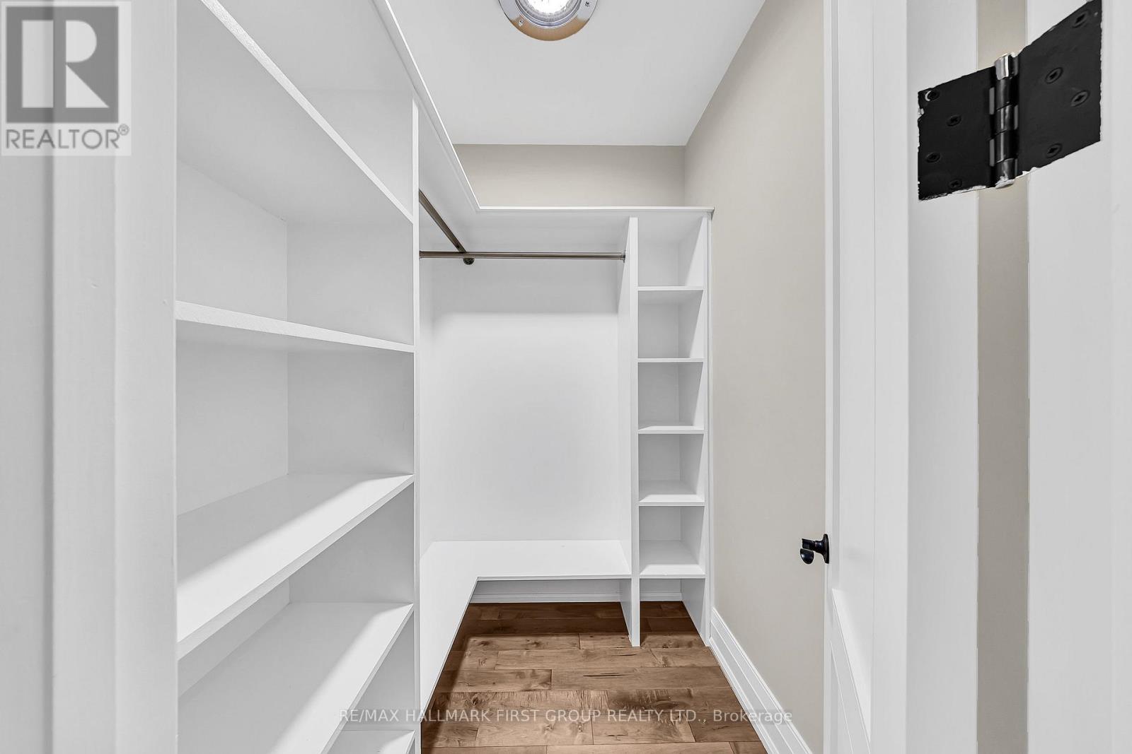 752 Hillview Crescent, Pickering, Ontario L1W 2S1 - Photo 4 - E12603564