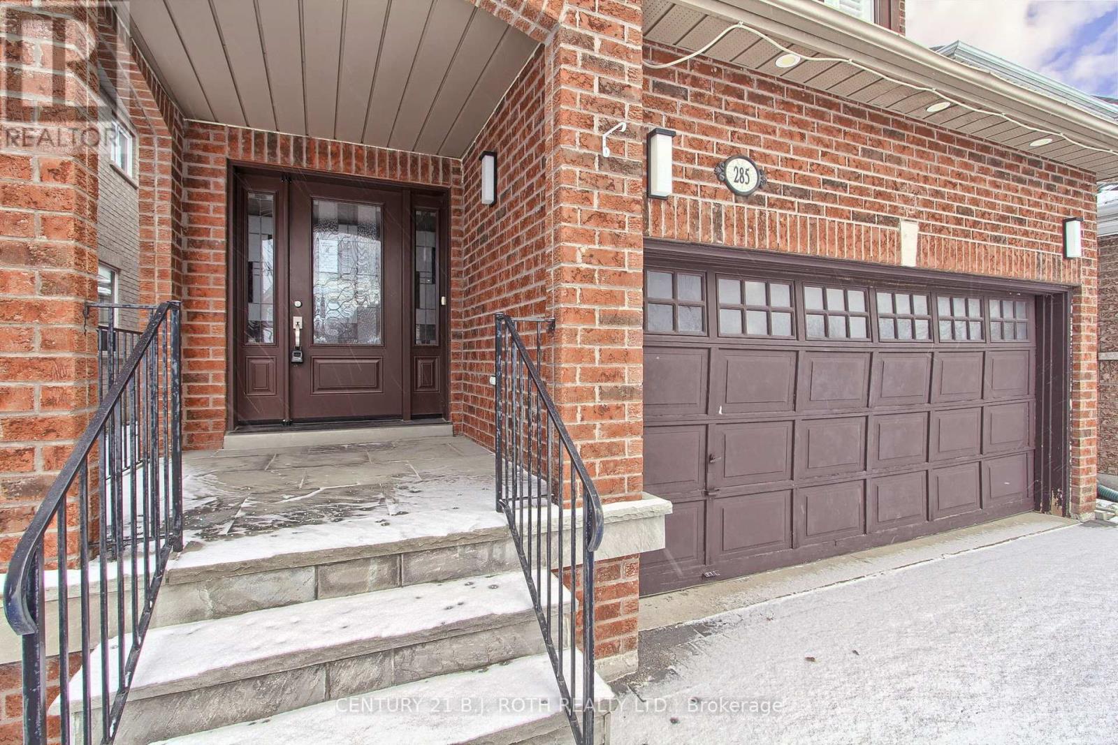 285 Mcbride Crescent, Newmarket, Ontario L3X 2W4 - Photo 2 - N12598038