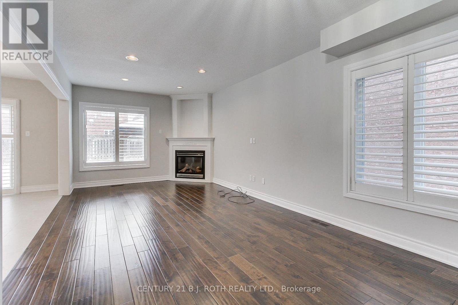 285 Mcbride Crescent, Newmarket, Ontario L3X 2W4 - Photo 9 - N12598038