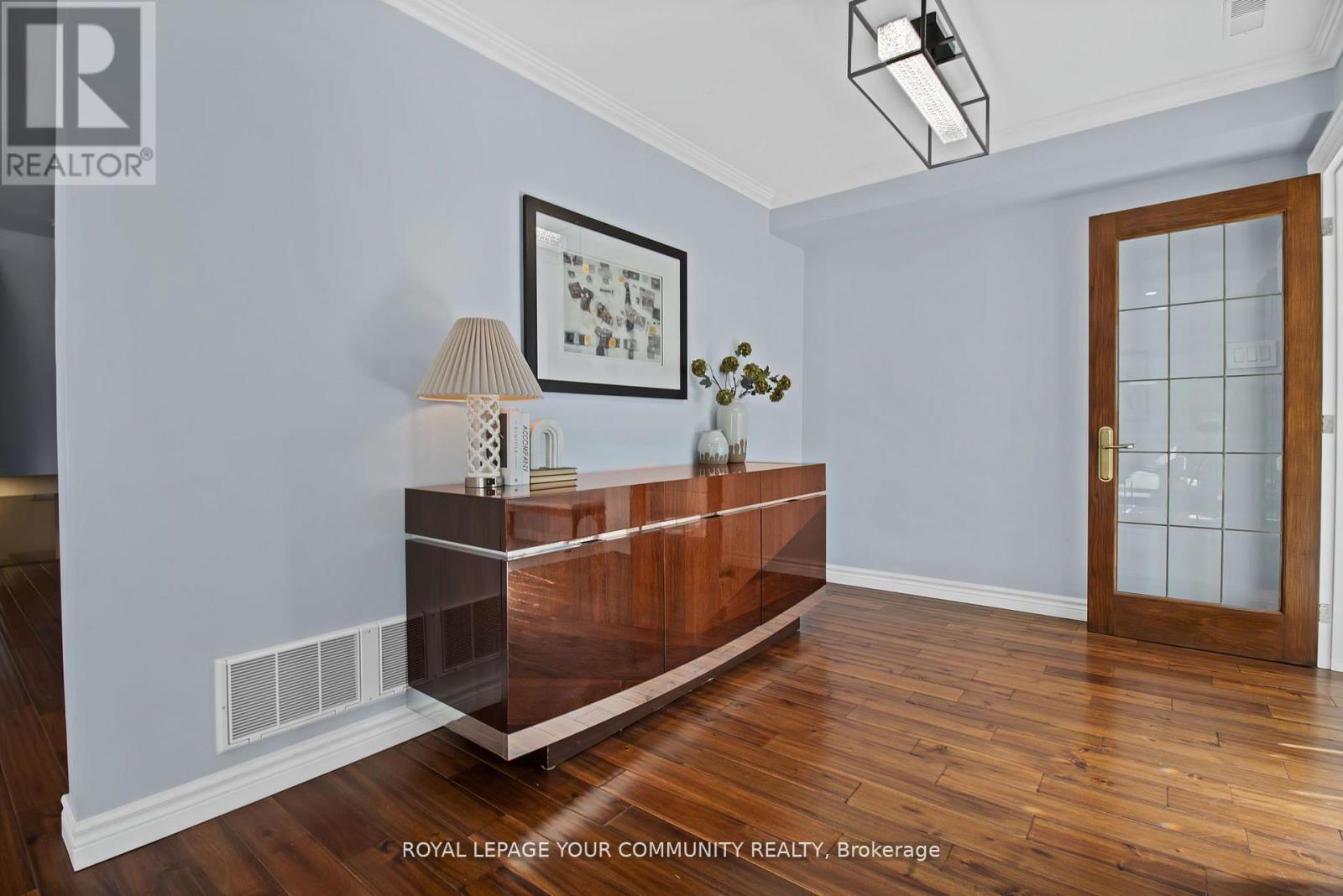 651 Burnhamthorpe Road, Toronto, Ontario M9C 2Z1 - Photo 7 - W12479993