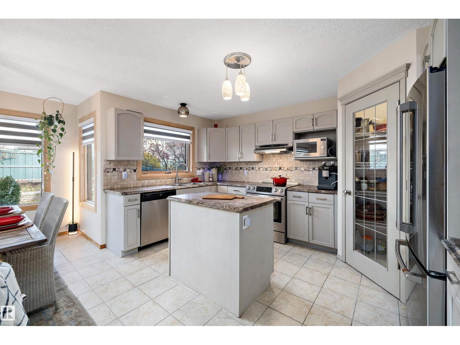 1060 Wedgewood Bv Nw, Edmonton, Alberta  T6M 2L6 - Photo 19 - E4467519