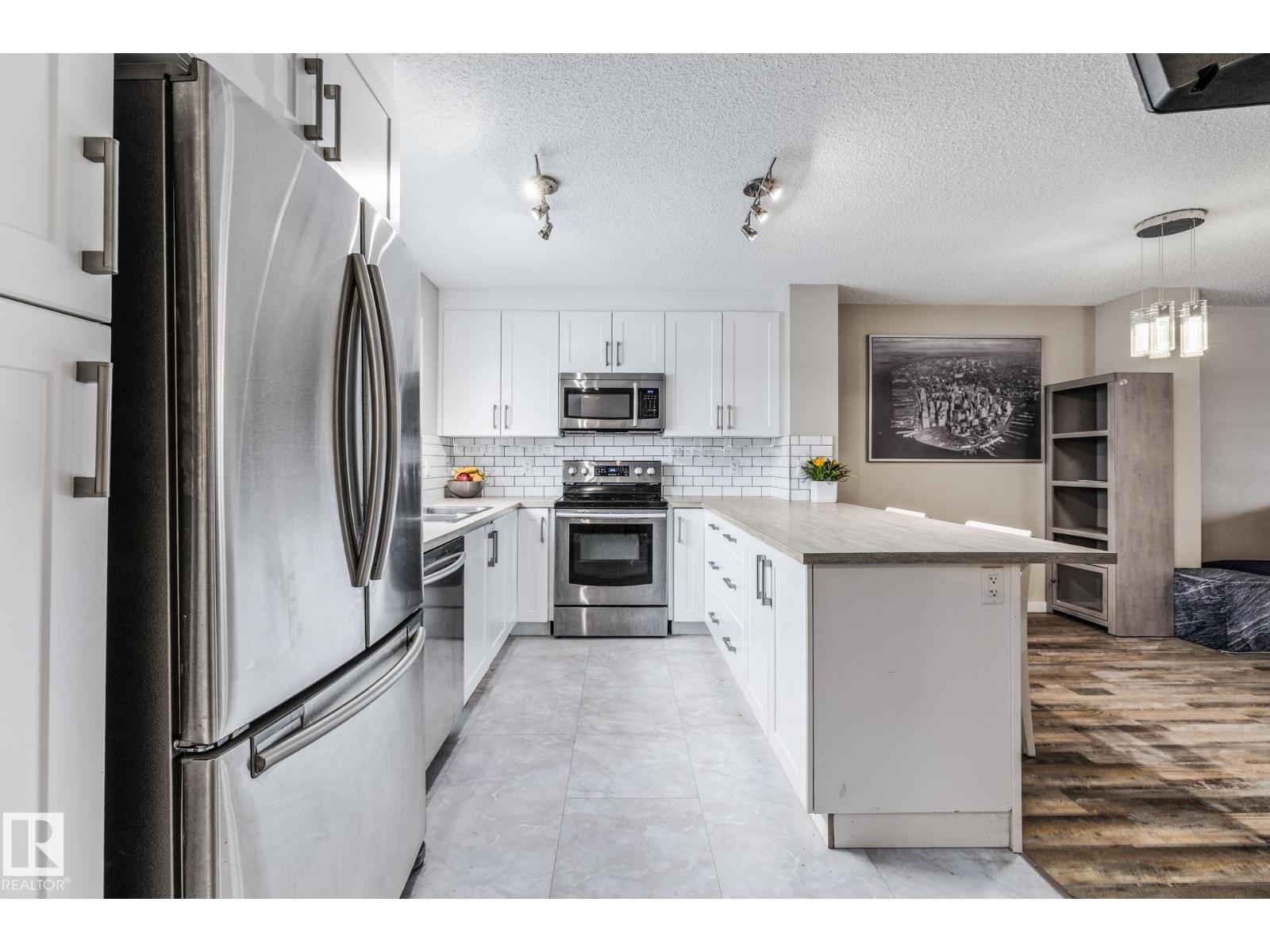 384 Charlesworth Dr Sw, Edmonton, Alberta  T6X 2G5 - Photo 5 - E4467521