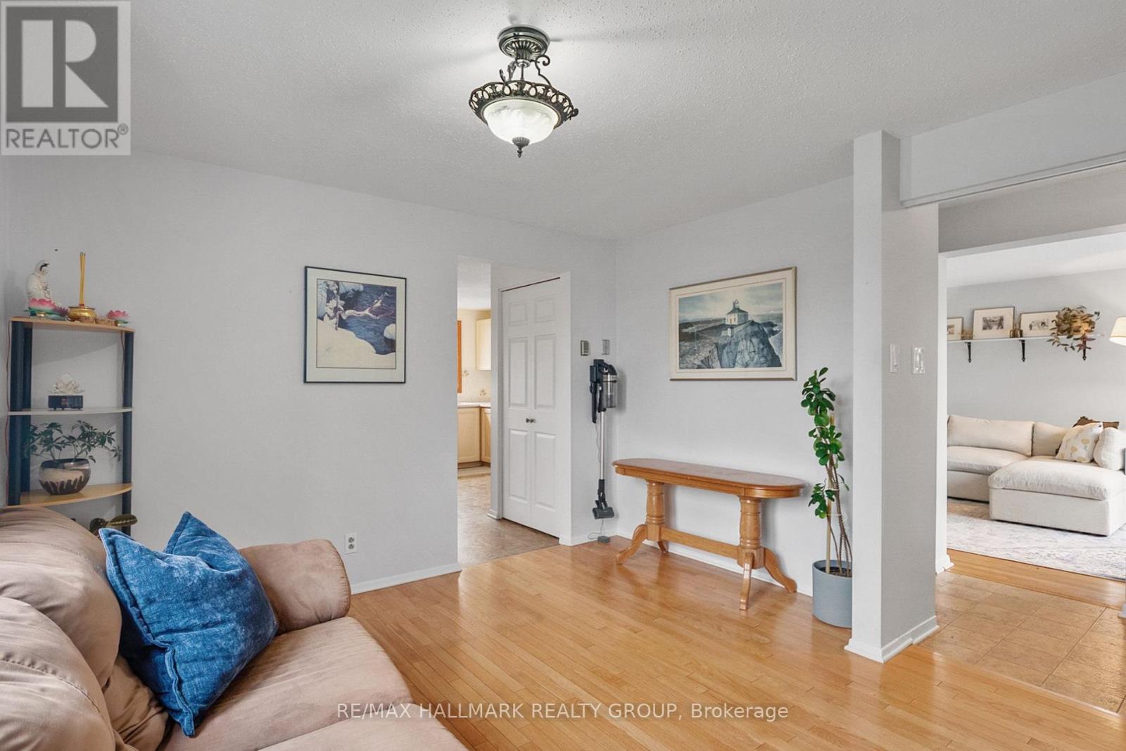 30 Tiverton Drive, Ottawa, Ontario  K2E 6L7 - Photo 12 - X12605276