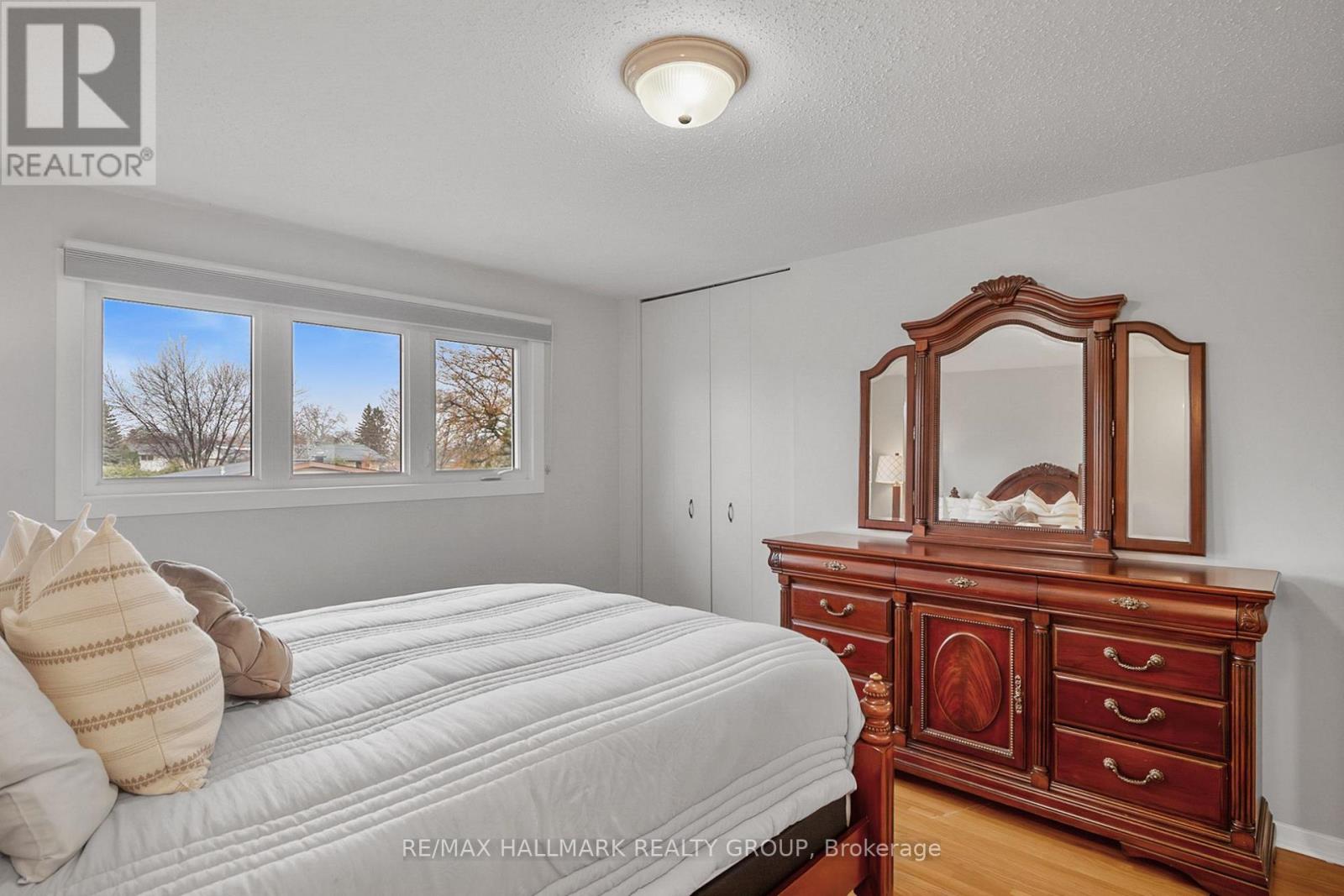 30 Tiverton Drive, Ottawa, Ontario  K2E 6L7 - Photo 14 - X12605276