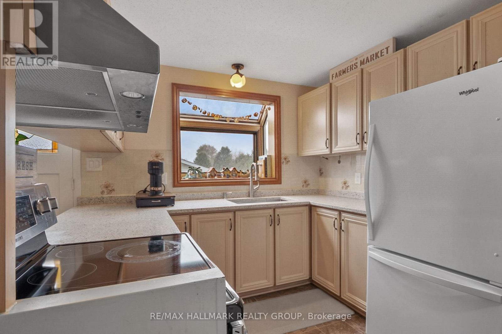 30 Tiverton Drive, Ottawa, Ontario  K2E 6L7 - Photo 8 - X12605276