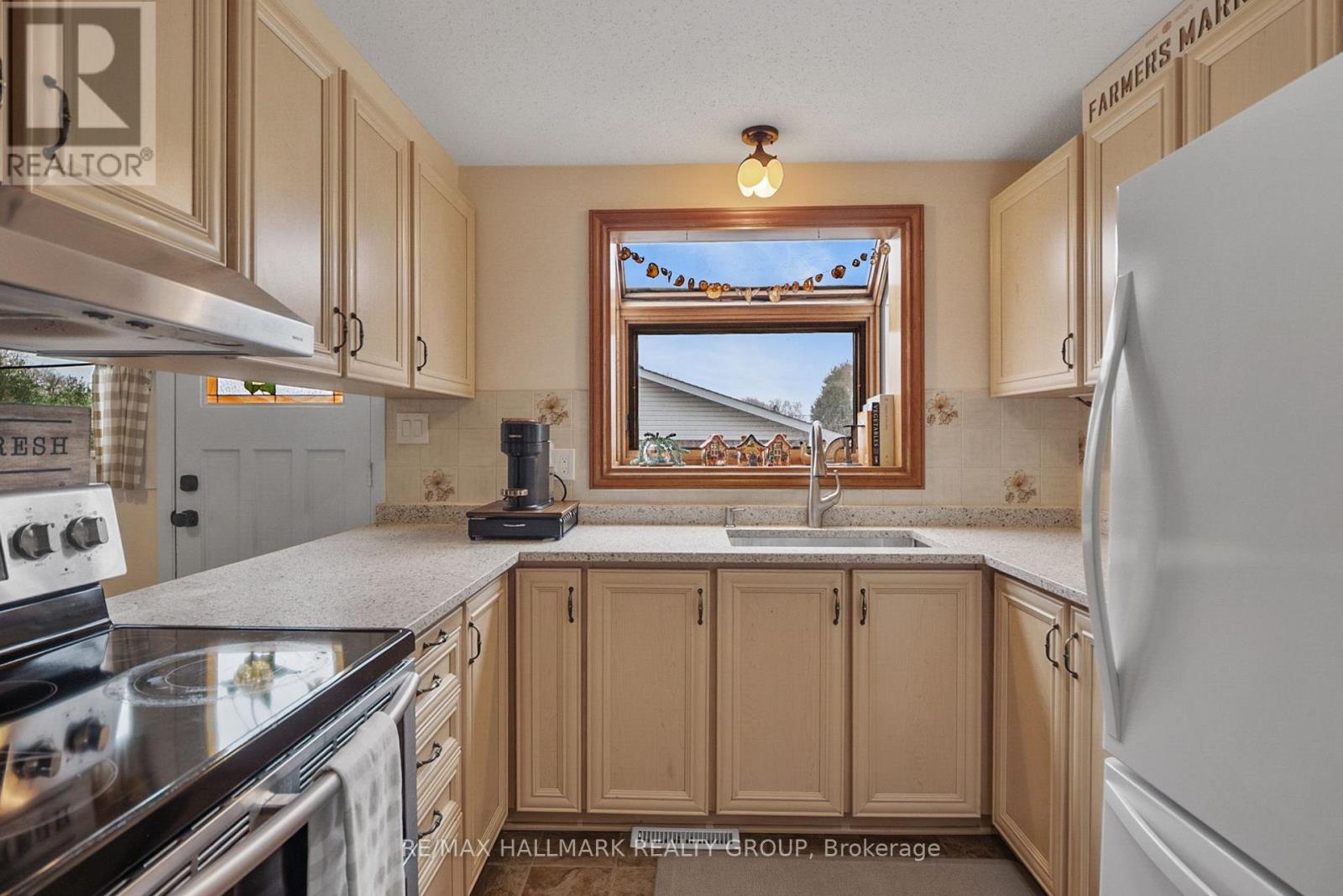 30 Tiverton Drive, Ottawa, Ontario  K2E 6L7 - Photo 9 - X12605276