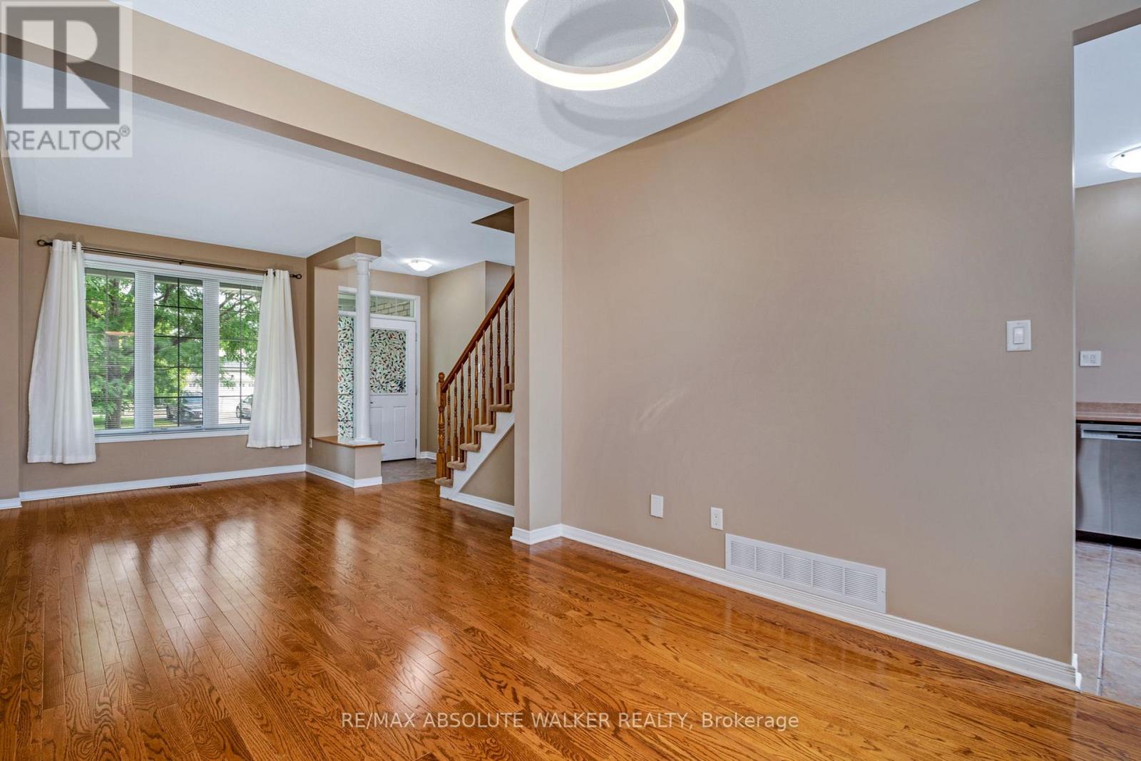 321 Upcountry Drive, Ottawa, Ontario K2S 2H6 - Photo 11 - X12602638