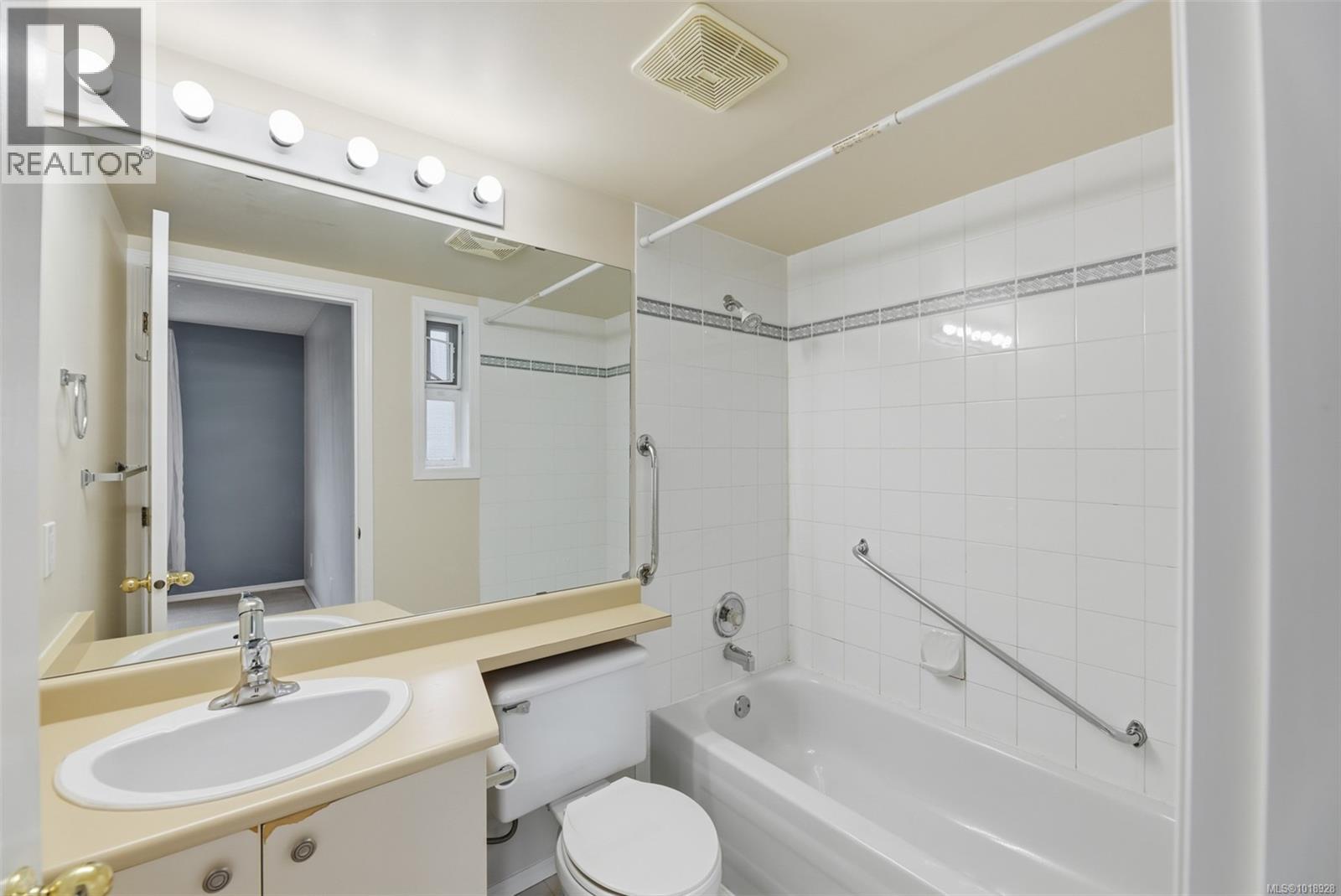 306 894 Vernon Ave, Saanich, British Columbia V8X 2W6 - Photo 18 - 1018928