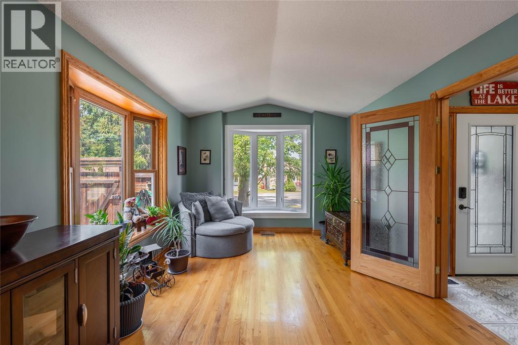 601 Lakeshore Road, Sarnia, Ontario  N7V 2S8 - Photo 6 - 25028948