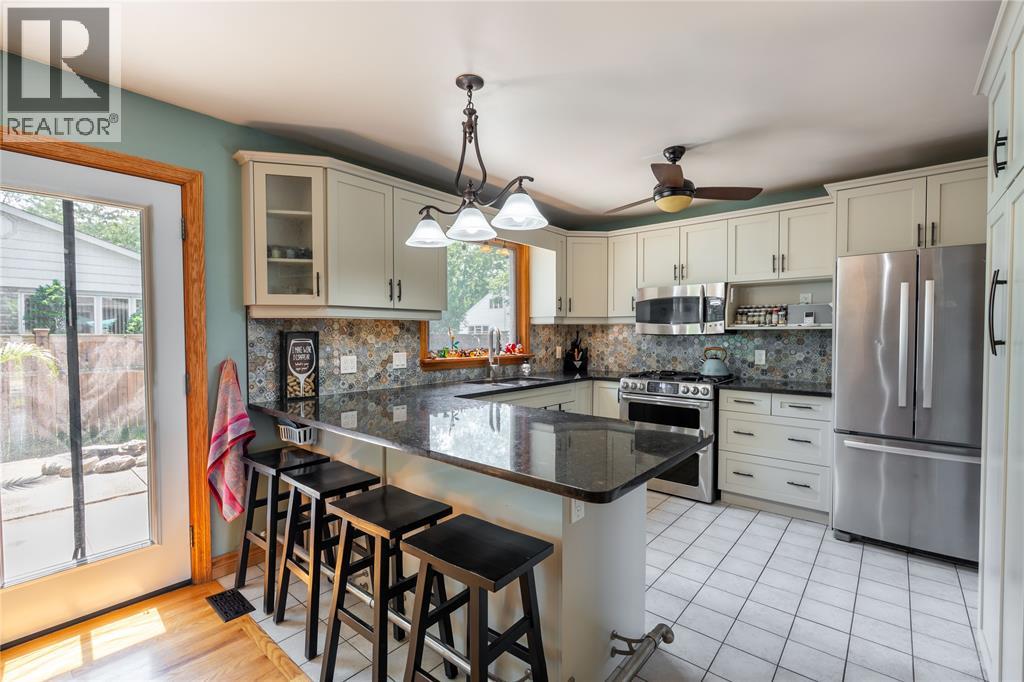 601 Lakeshore Road, Sarnia, Ontario  N7V 2S8 - Photo 9 - 25028948