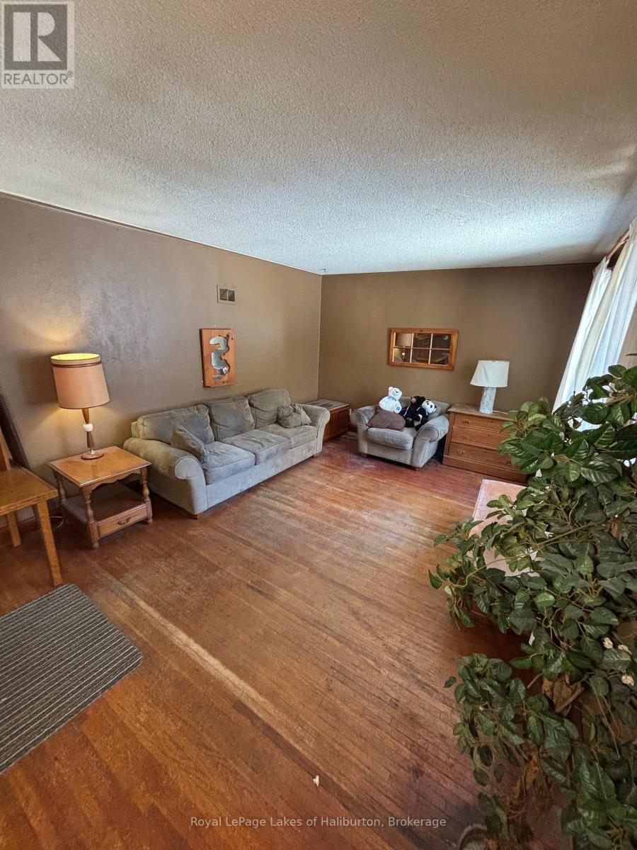 3 Anson Street, Minden Hills, Ontario K0M 2K0 - Photo 13 - X12605268